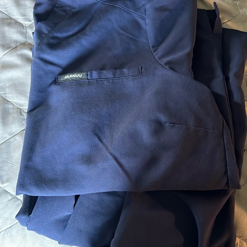 Jaanuu Scrub Set